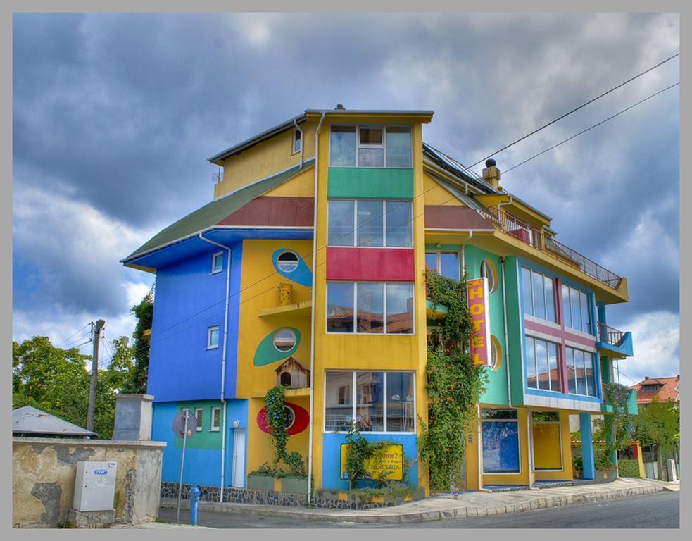 The Colourful Mansion Отель Ахтополь